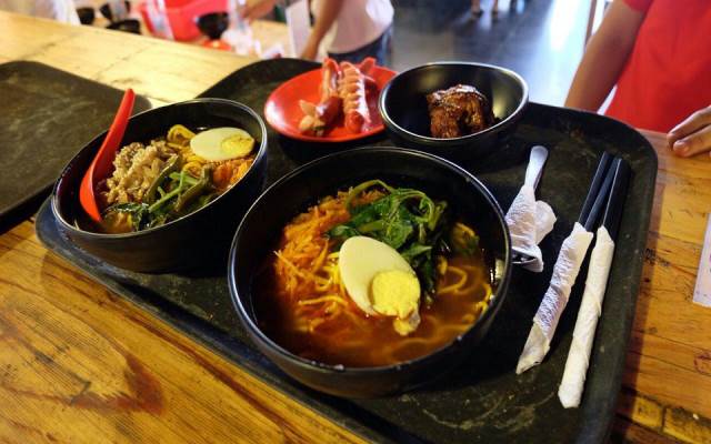 7 Tempat Makan Enak, Murah Meriah, Dan Hits Di Bandung
